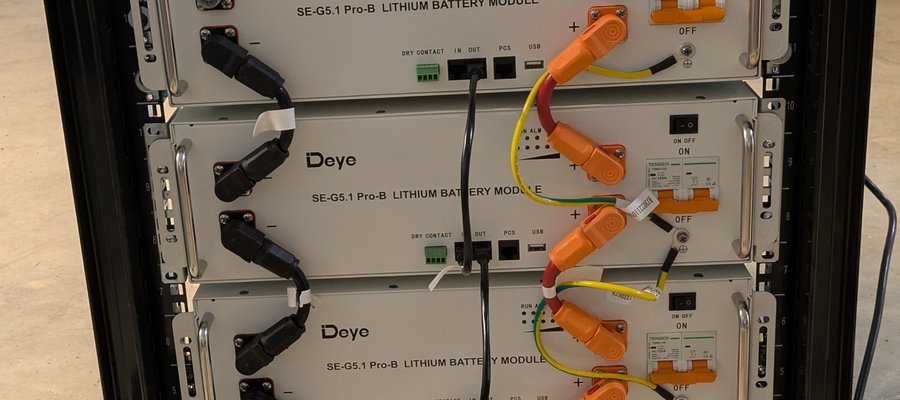 Rack-mounted battery bank